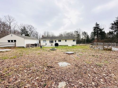 6 Cedar Ter, Upper Stepney CT  06468-2347 exterior