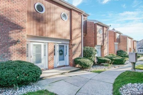 31 Sherwood Ct, River Edge, NJ 07661-2400