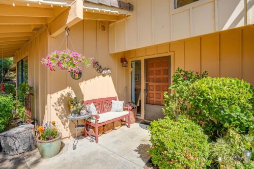 25 Chicory Ln, San Carlos, CA 94070-1524