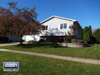 927 Krpan Dr, Sycamore, IL 60178-2044
