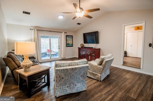 102 Chimney Pl, Warner Robins GA  31088-6523 exterior