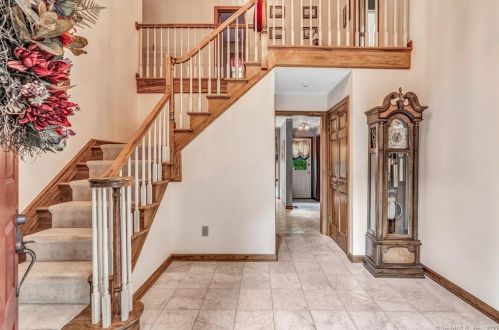 34 Captains Watch, Huntington, CT 06484-5914