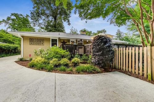 2452 Elizabeth Ann Ln, Atlanta GA  30324-3713 exterior