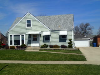64 Palmer Ave, Melrose Park, IL 60164-1755