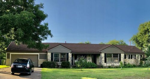 917 Briarwood Dr, Garland TX  75041-1704 exterior