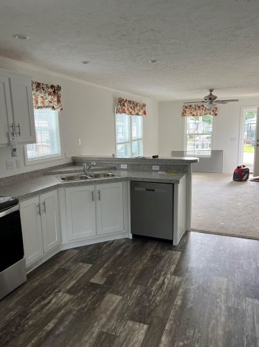 21 Cedar St, Hinsdale, NH 03451-2424