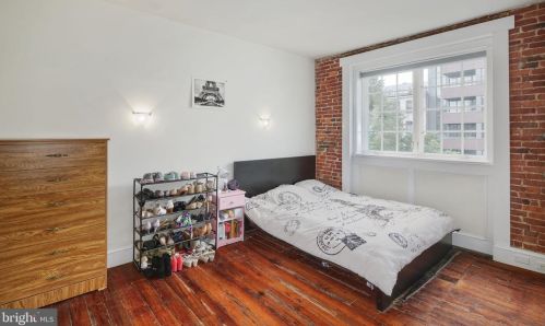 38 Front St, Philadelphia, PA 19106-2249