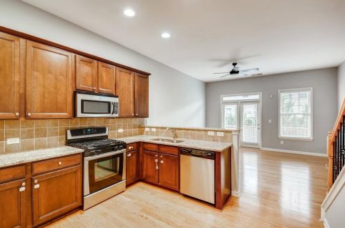 2008 Cobblestone Cir, Atlanta GA  30319-4908 exterior