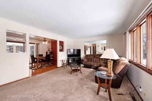 1118 Park Ln, Spring Grove, IL 60081-8664