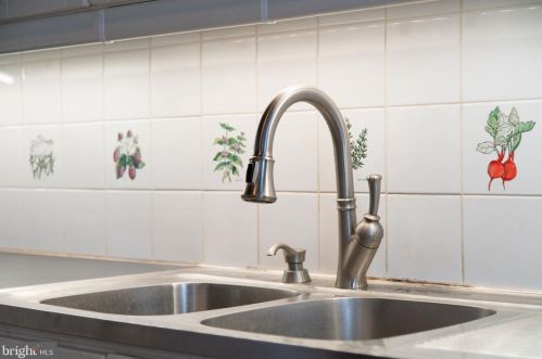 867 30 St, Philadelphia PA 19121-3604 exterior