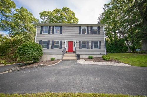 3 Oakridge Dr, Gales Ferry, CT 06335-1112