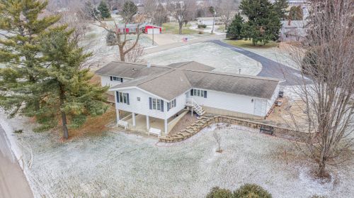 30 Fairground Ave, Hollowayville, IL 61356-8204