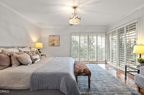 3333 Country Club Dr, Glendale CA  91208-1717 exterior