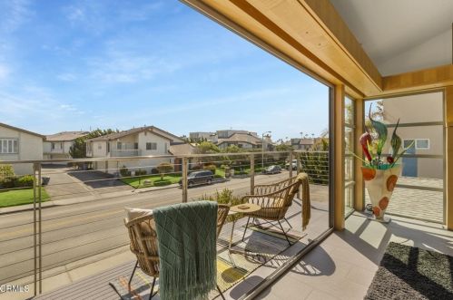 3809 Sunset Ln, Oxnard, CA 93035-4135