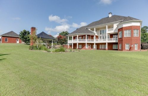 2835 Wallace Rd, Buford, GA 30519-5260