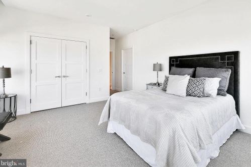 50 16th St, Philadelphia PA  19102-2516 exterior