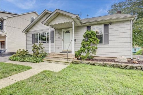 84 Myrtle Ave, Metuchen, NJ 08840-2718