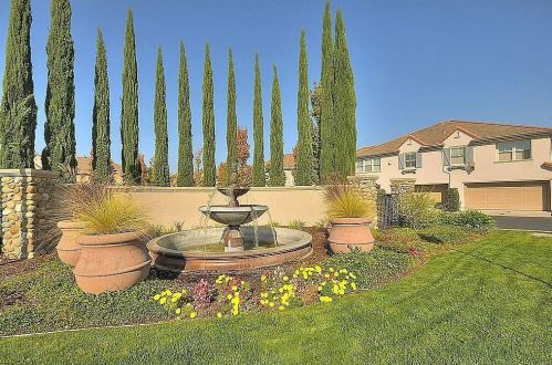 4401 Esplanade Cir, Folsom, CA 95630-7386