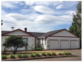 831 8th St, Damascus OR  97080 exterior