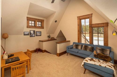 10237 Dick Barter, Truckee CA  96161-5172 exterior