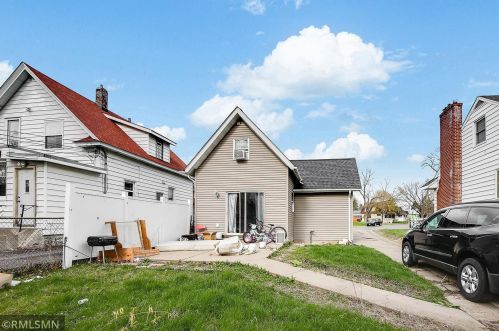 541 Gotzian St, Saint Paul MN  55106-5333 exterior