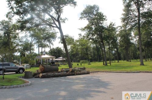 258 Vasser Dr, Piscataway, NJ 08854-6634