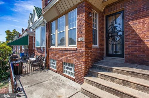 7318 21st St, Philadelphia, PA 19138-2108