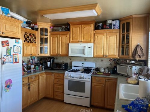 13928 Gardenland Ave, Bellflower, CA 90706-2733