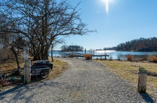 12 Splitrock Rd, Norwalk CT  06854-4713 exterior