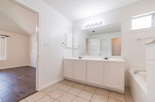 15624 Fisher Is Dr, Austin TX  78717-3833 exterior