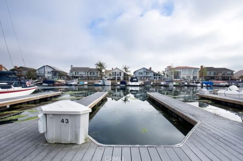 3561 Windspun Dr, Huntington Beach CA  92649-2027 exterior