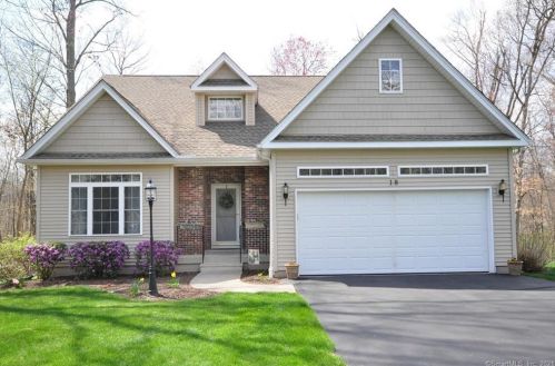 18 River Town Rd, Windsor, CT 06095-3830