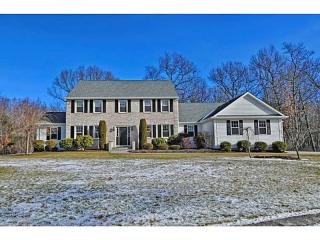 2 Victoria Dr, Smithfield, RI 02917-2385