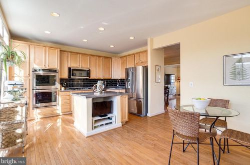 9056 Tanyard Ln, Lorton, VA 22079-5210