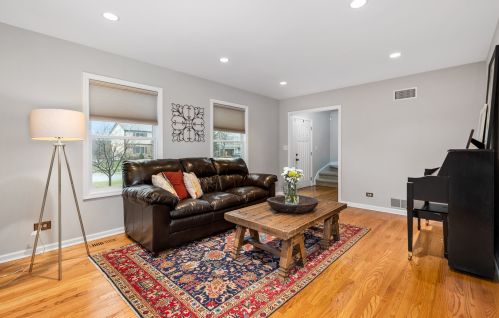 1217 Dogwood Ln, Carol Stream IL  60188-3322 exterior