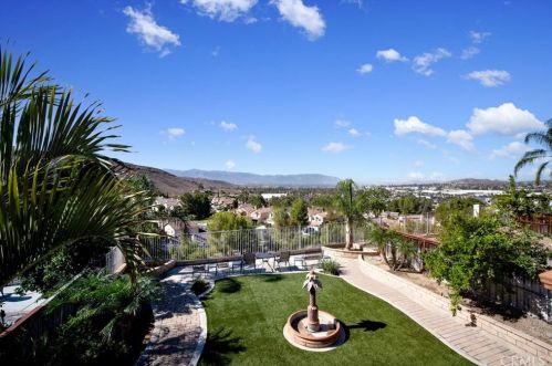 16163 Setting Sun Cir, Riverside CA  92503-0527 exterior
