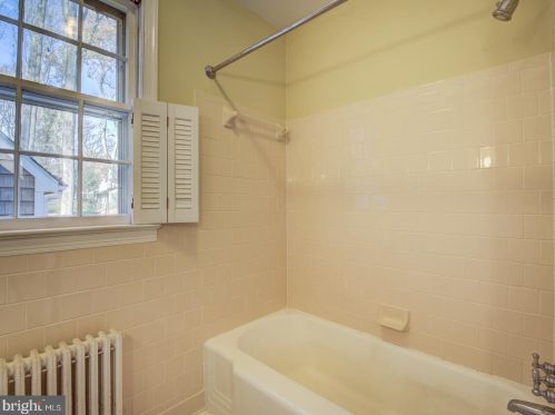 12500 Meadowood Dr, Silver Spring MD 20904-2928 exterior