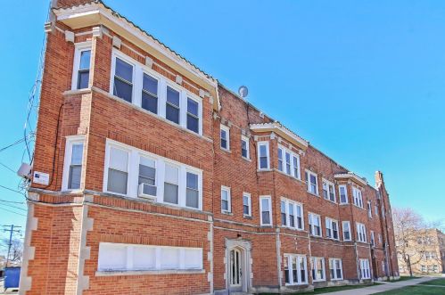 6618 19th St, Forest View, IL 60402-1932