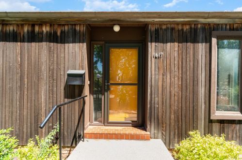 1617 Tulip Ln, Hammond, IN 46321-3220