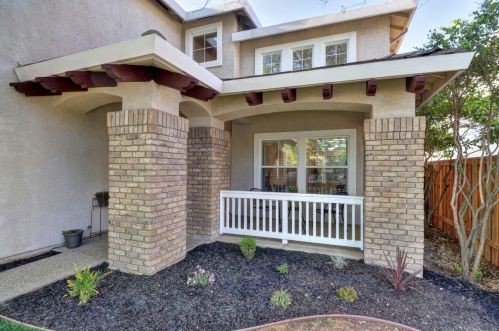 8359 Baisley Ct, Elk Grove, CA 95624-4064