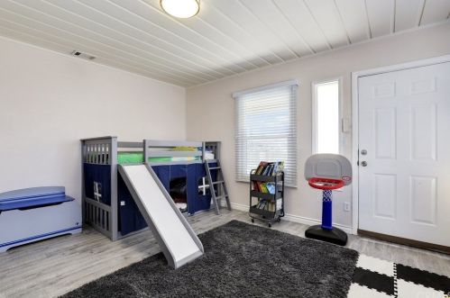 1401 Villa St, Riverside CA  92507-1332 exterior