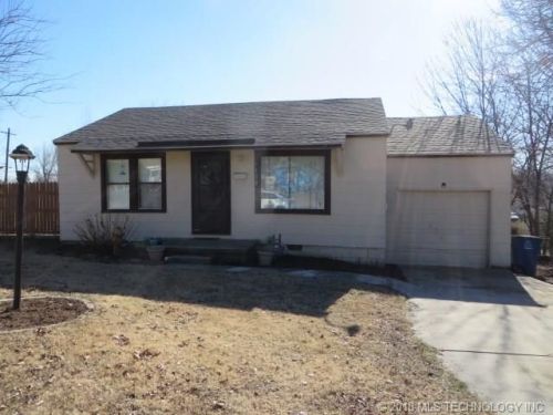 7122 5th St, Tulsa, OK 74112-3216