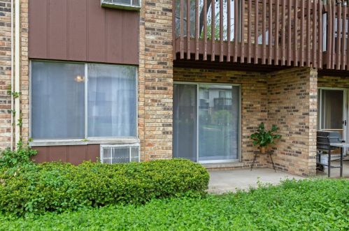 940 Old Willow Rd, Wheeling IL  60070-2400 exterior