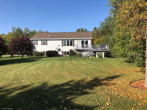 601 4th St, Hackett, MN 56623-2832