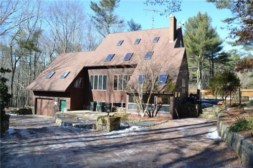21 Lewis Farm Rd, Coventry, RI 02827-2014