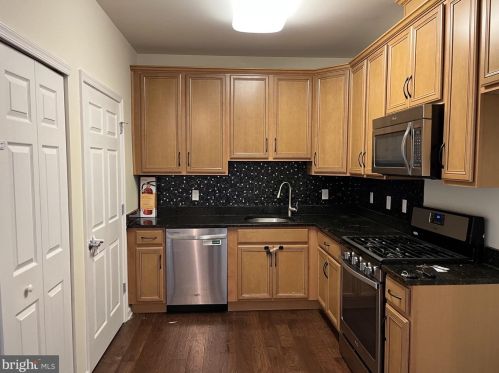 1143 Halifax Pl, Trenton NJ  08619-2082 exterior