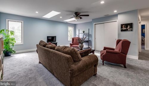 8 Tomlyn Dr, Princeton NJ  08540-4316 exterior