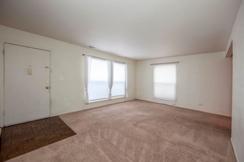 765 Moore Dr, Elk Grove Vlg, IL 60007-3325
