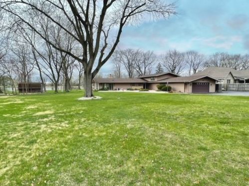 1776 Bittersweet Dr, Saint Anne, IL 60964-4333