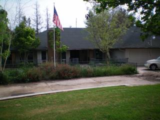 11075 Sierra Ave, Clovis, CA 93619-9319